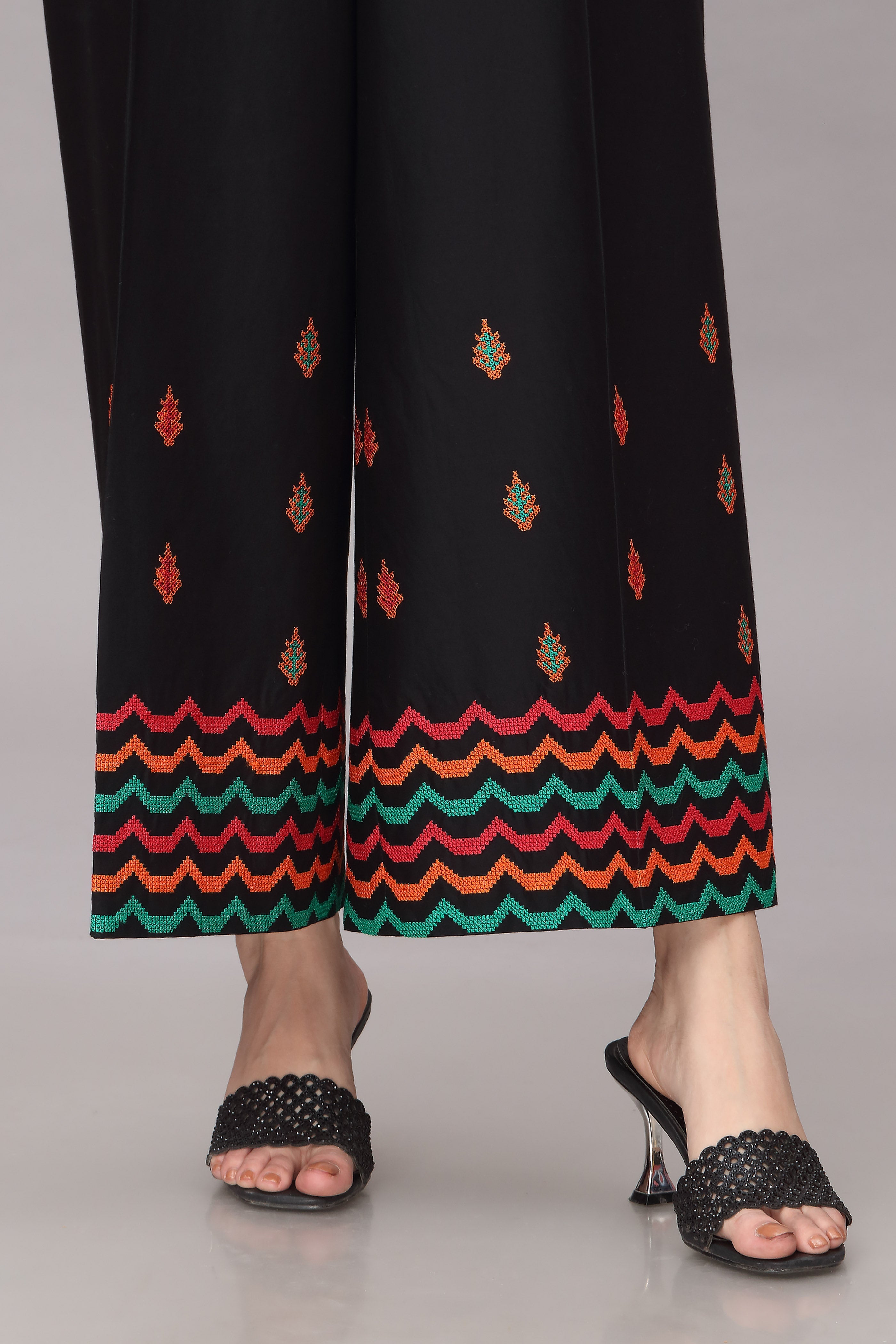 Fashion Chatni - Latest style Trouser design for girls.. Do u like it.. |  Facebook